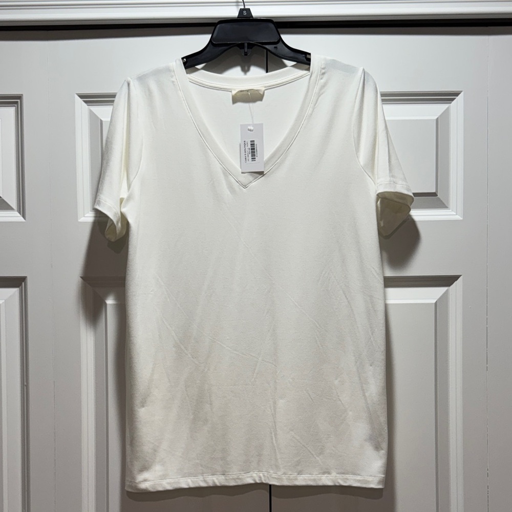 Zenana Outfitters Cream V-Neck Short Sleeve Top
